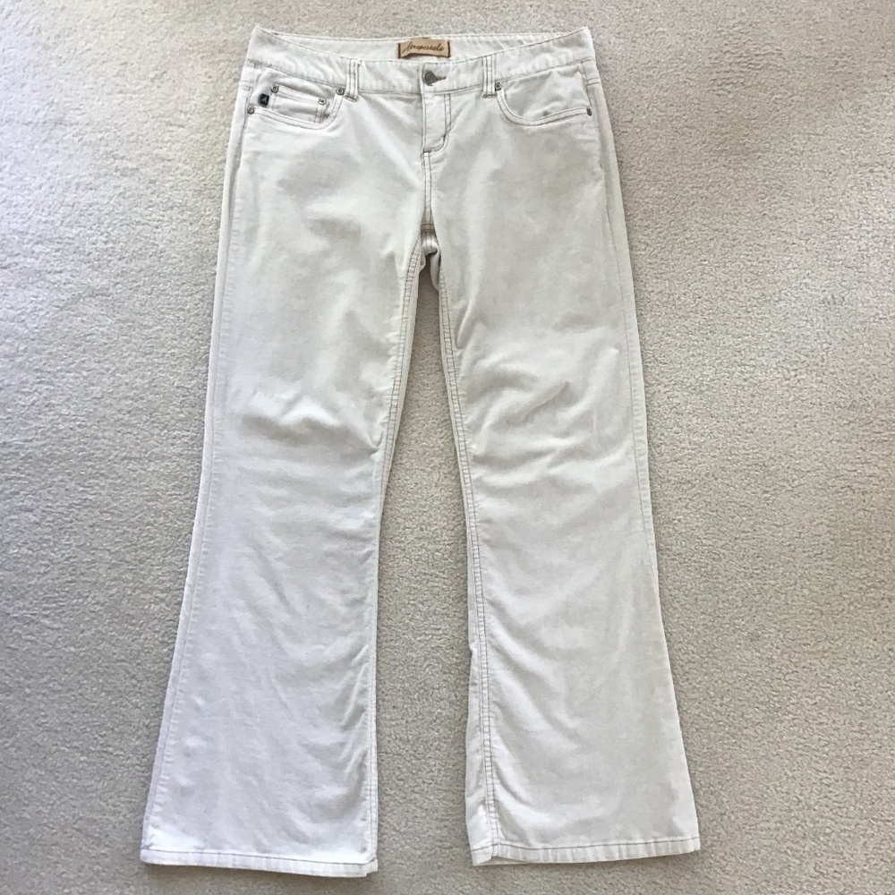 AEROPOSTALE CREAM SIZE 3/4 SHORT CORDUROY PANTS